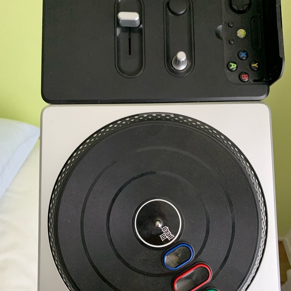 Xbox 360 with all games and DJ set - Picture 3 of 3